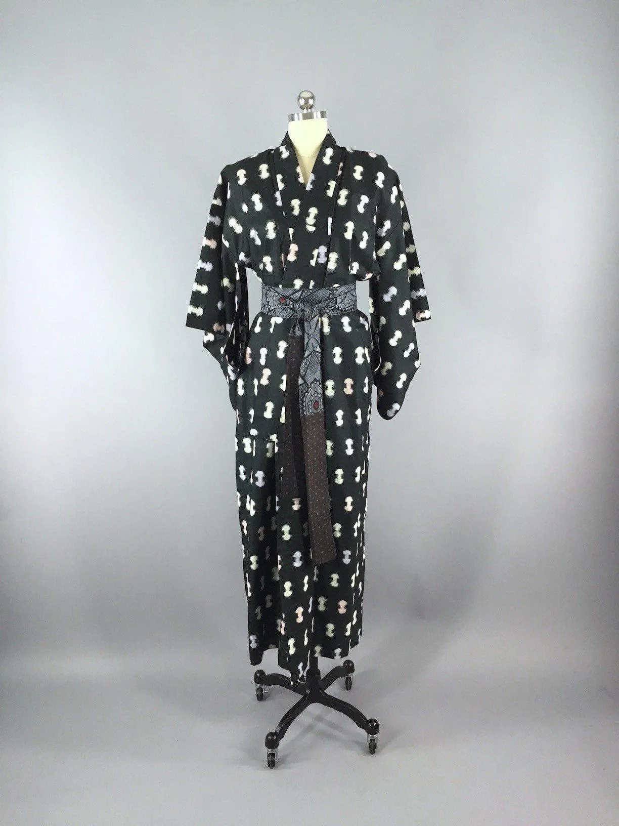 1940s Vintage Silk Kimono Robe / Ikat Black