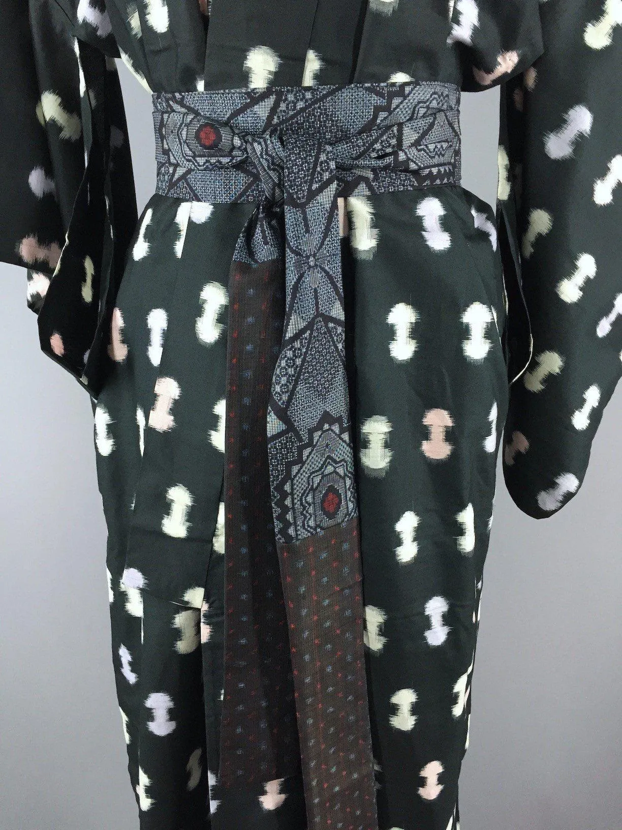 1940s Vintage Silk Kimono Robe / Ikat Black