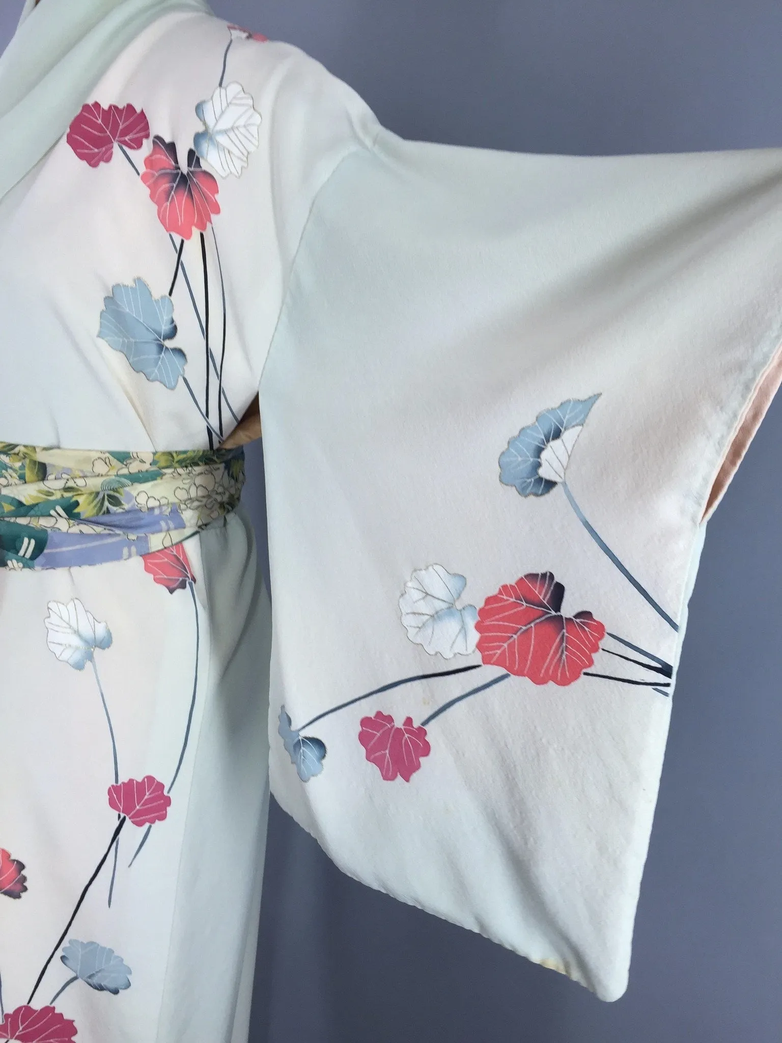1940s Vintage Silk Kimono Robe / Pale Green Floral Print