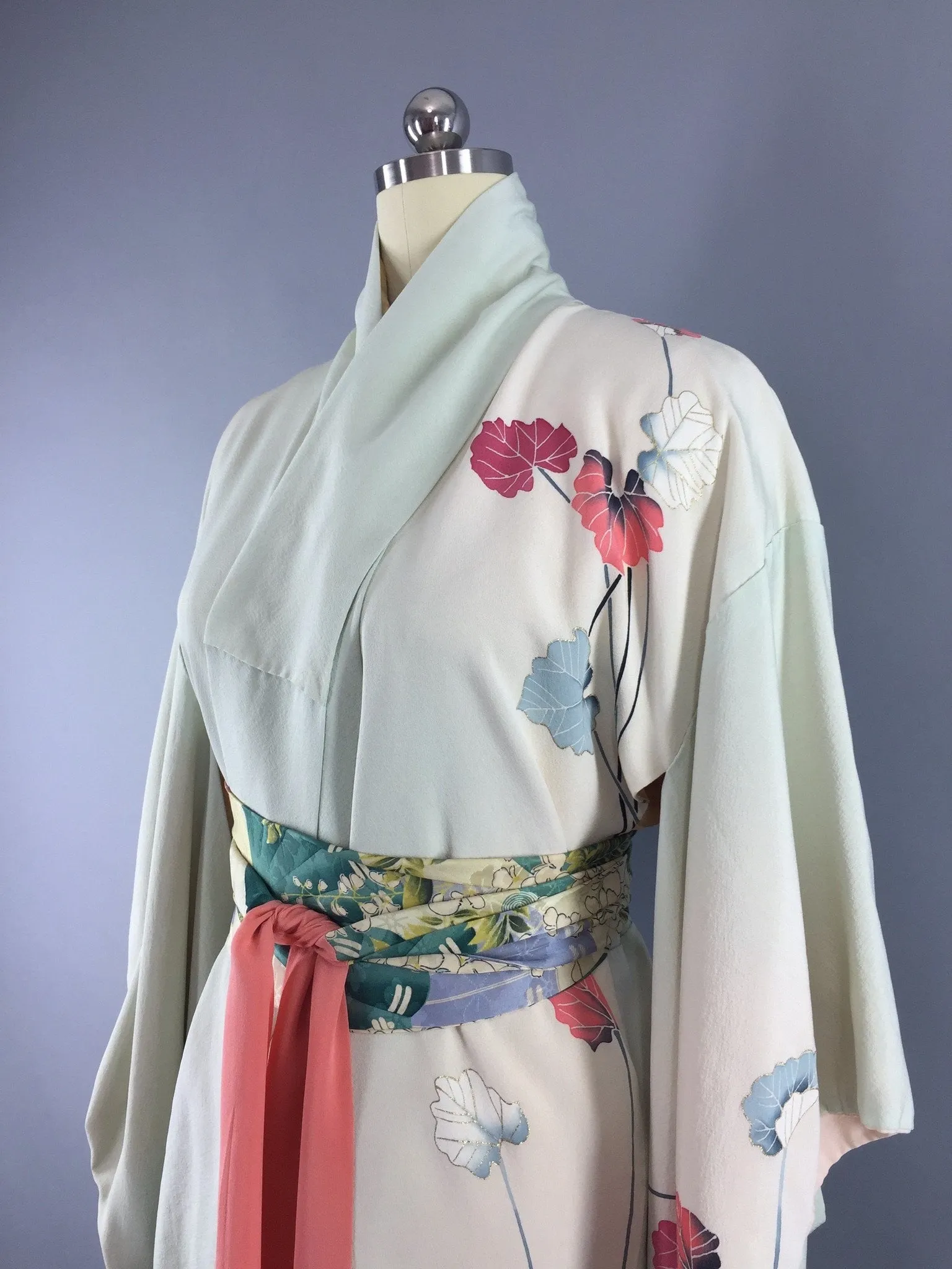 1940s Vintage Silk Kimono Robe / Pale Green Floral Print