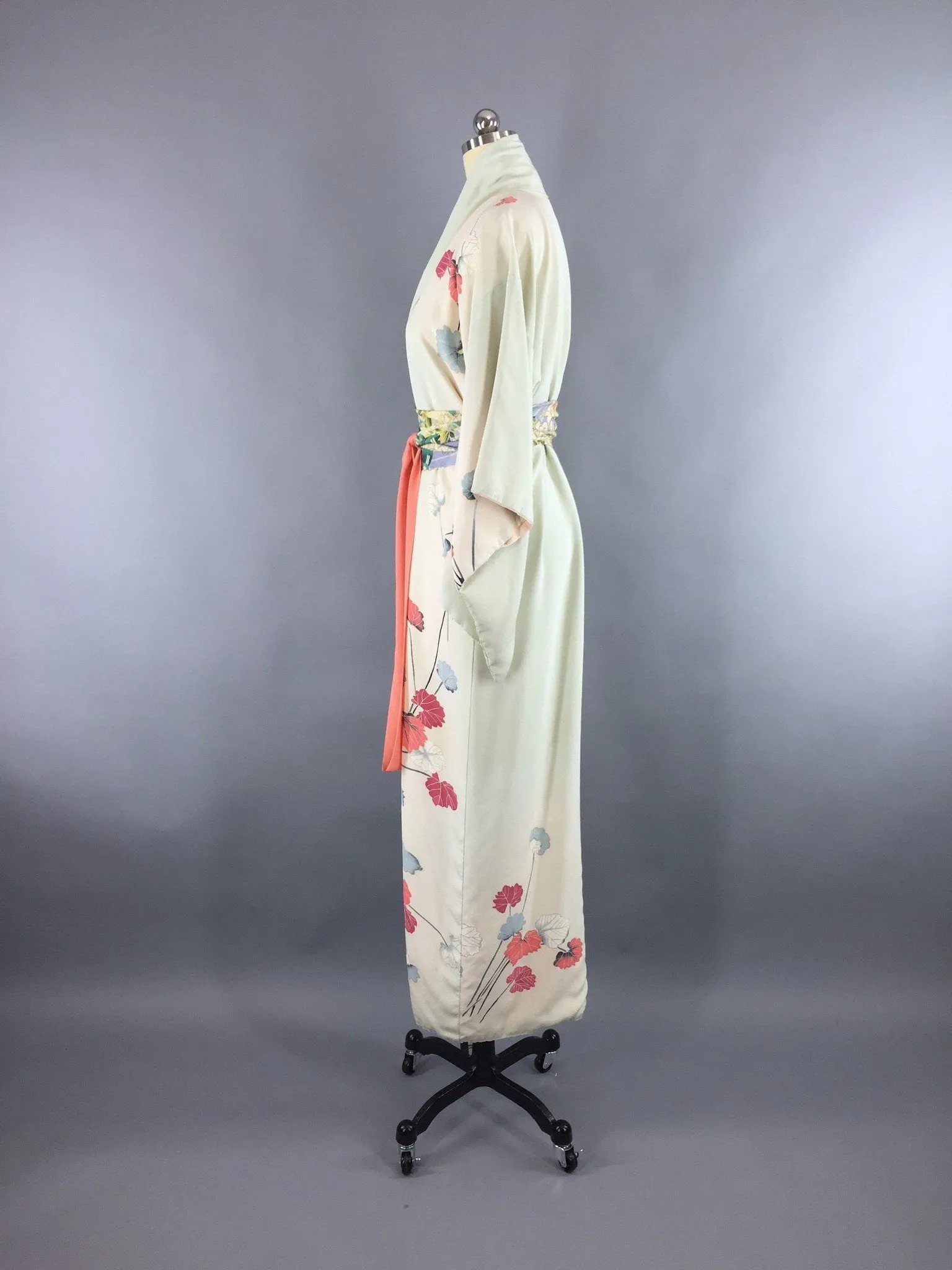 1940s Vintage Silk Kimono Robe / Pale Green Floral Print