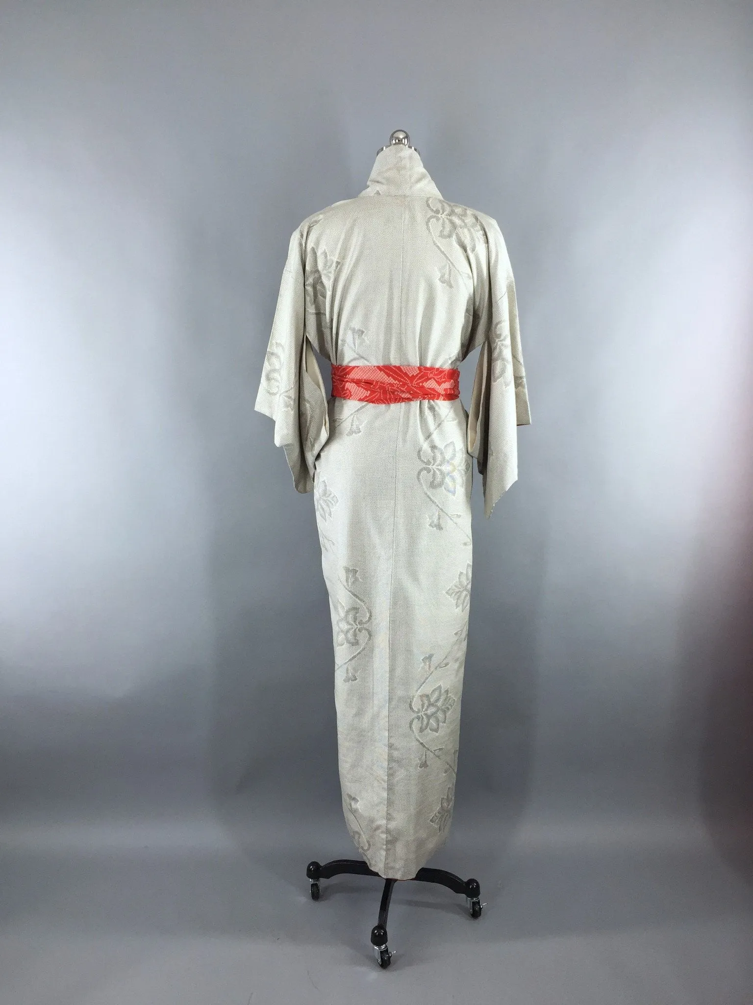 1950s Vintage Kimono Robe with White and Black Floral Print