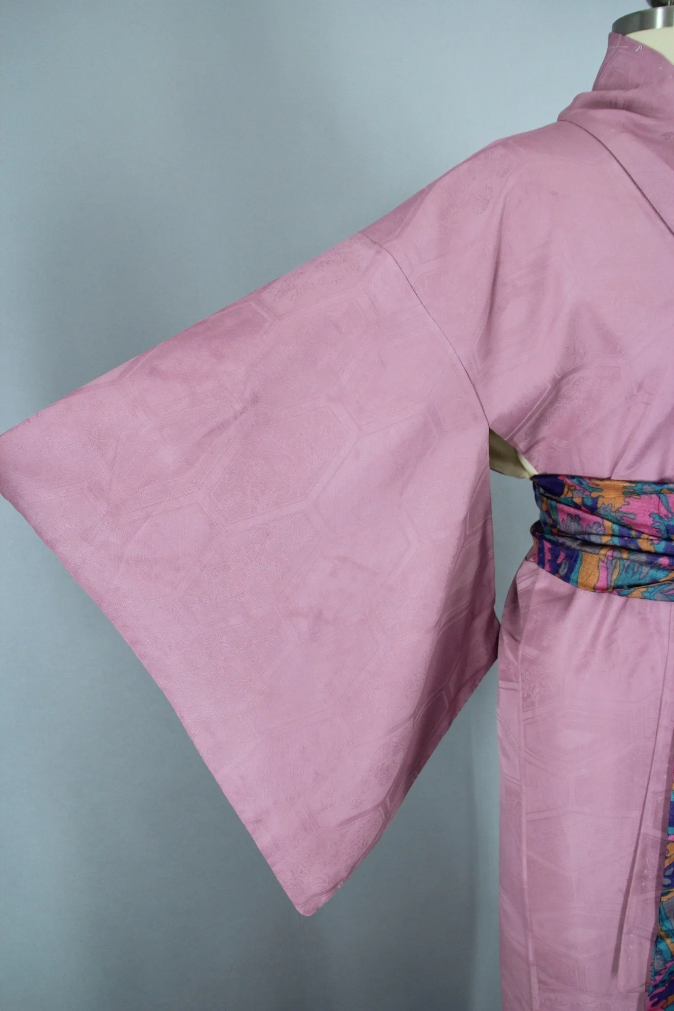1950s Vintage Silk Kimono Robe / Lavender Purple Textured Floral