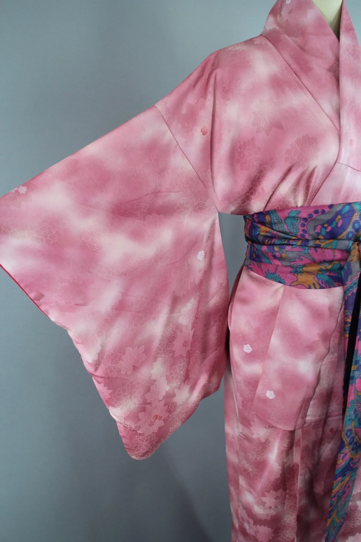 1950s Vintage Silk Kimono Robe / Pink Ombre Clouds Floral