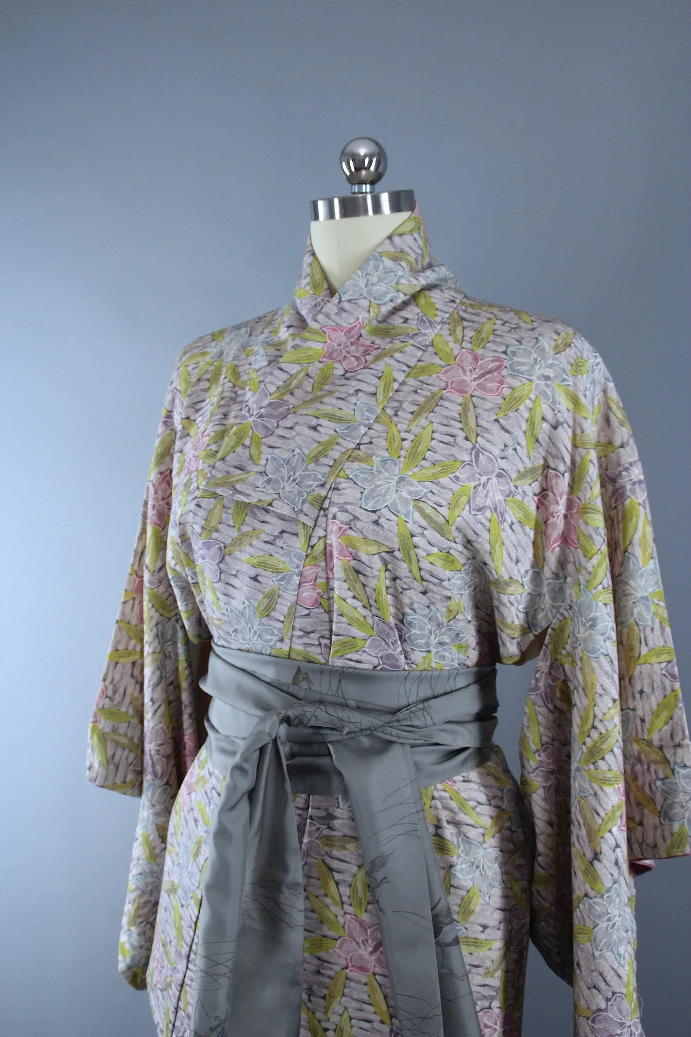1950s Vintage Silk Kimono Robe with Pastel Lavender & Pink Floral Print