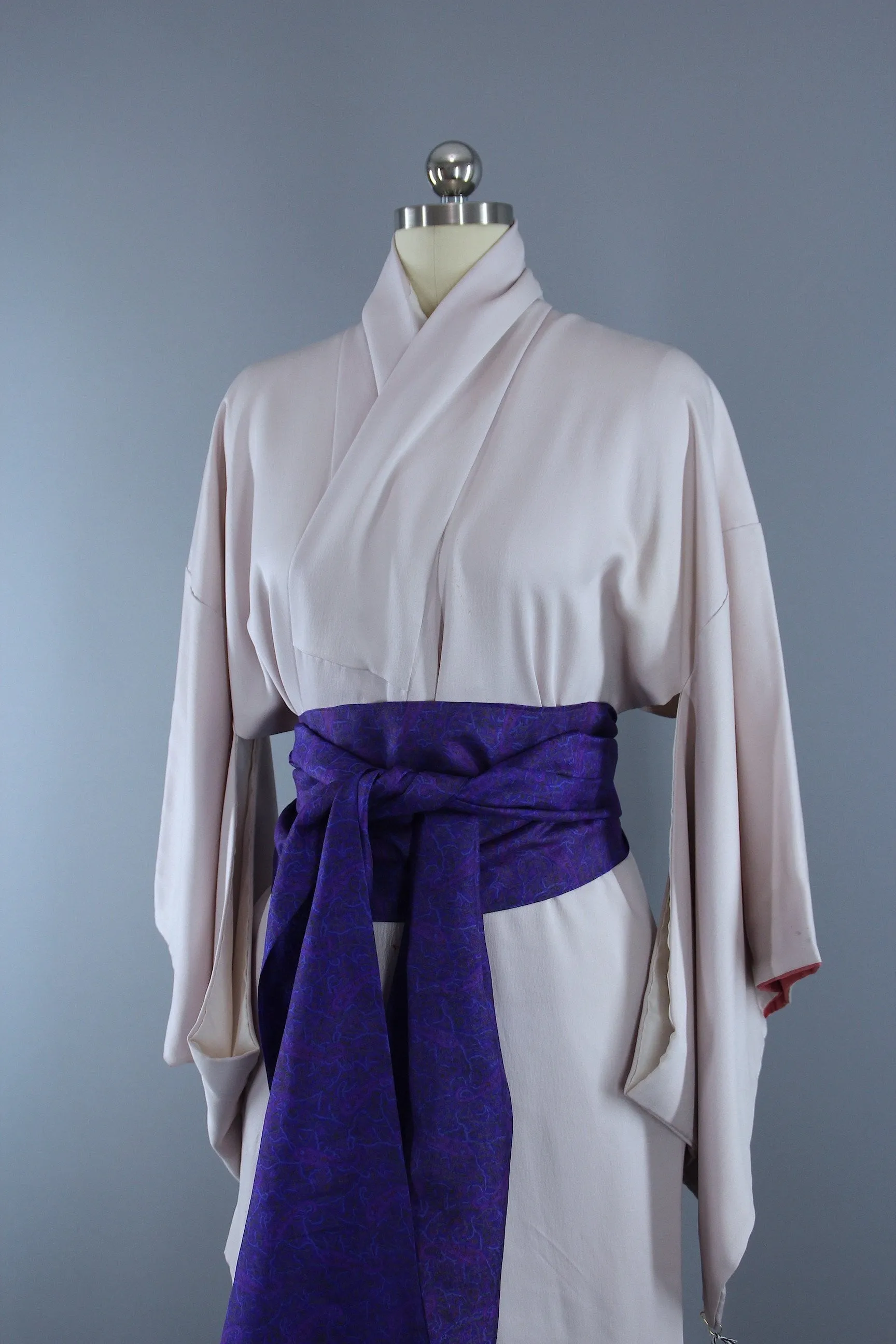 1960s Vintage Silk Kimono Robe / Lavender Purple Peacock