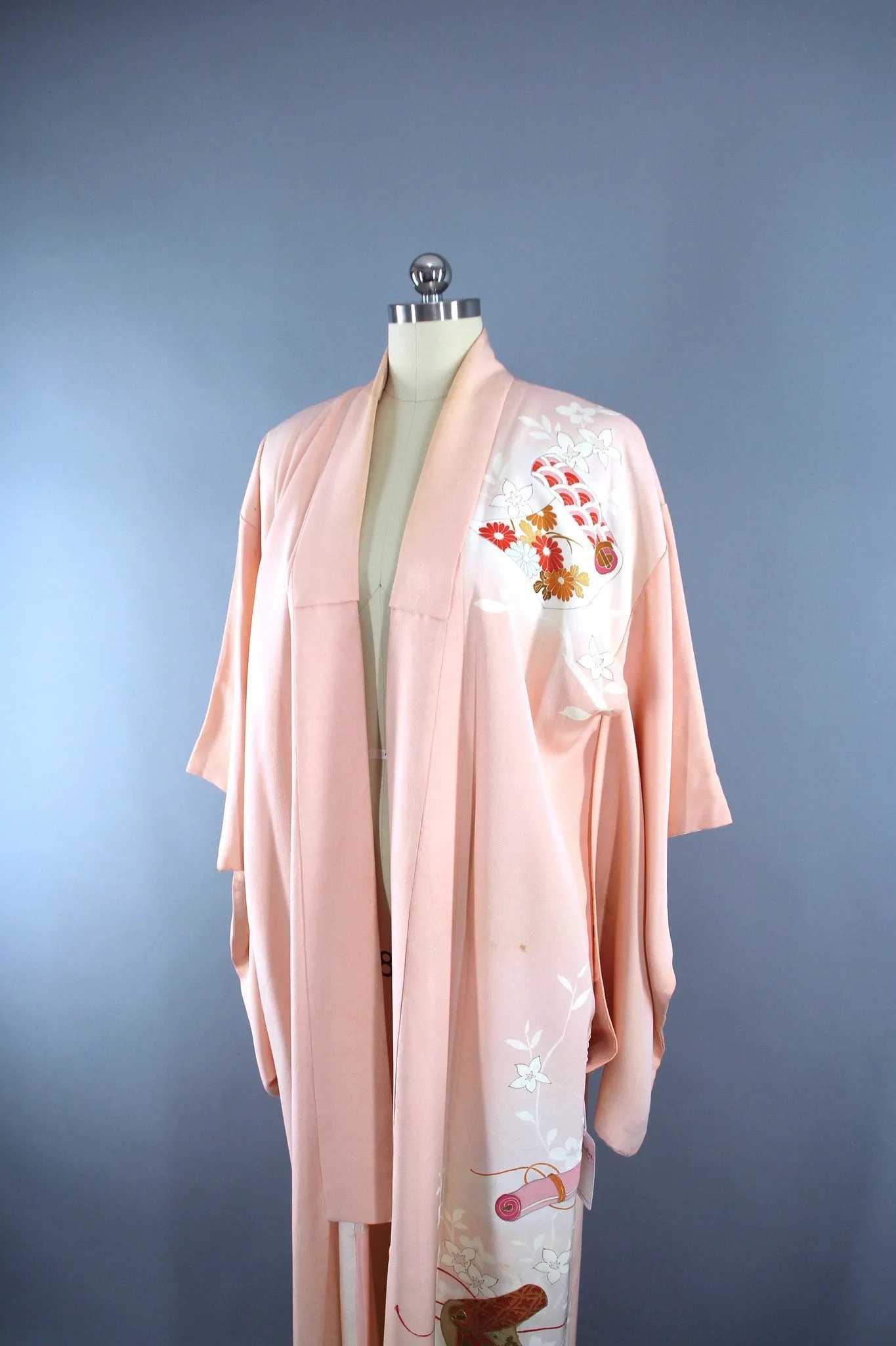 1960s Vintage Silk Kimono Robe with Pastel Peach Floral Print