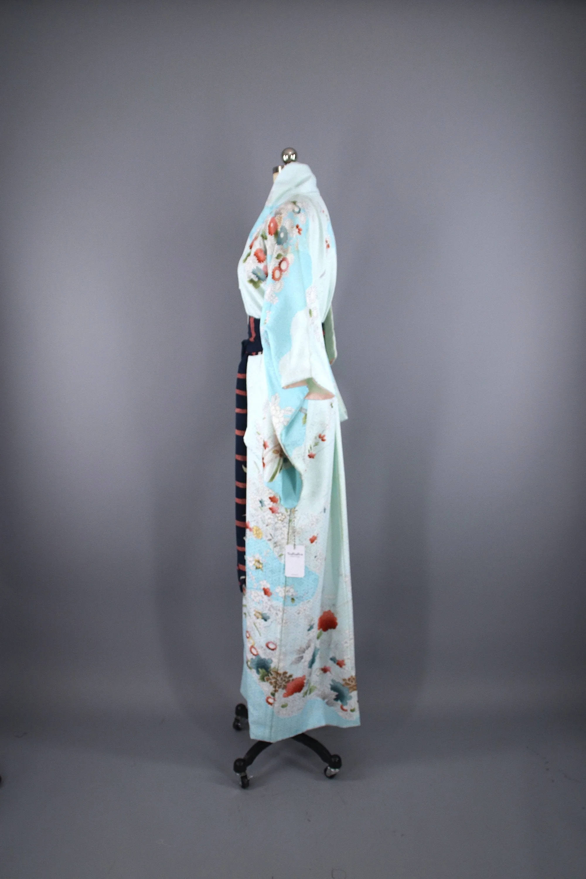 1970s Vintage Kimono Robe / Sky Blue Ombre Floral Print