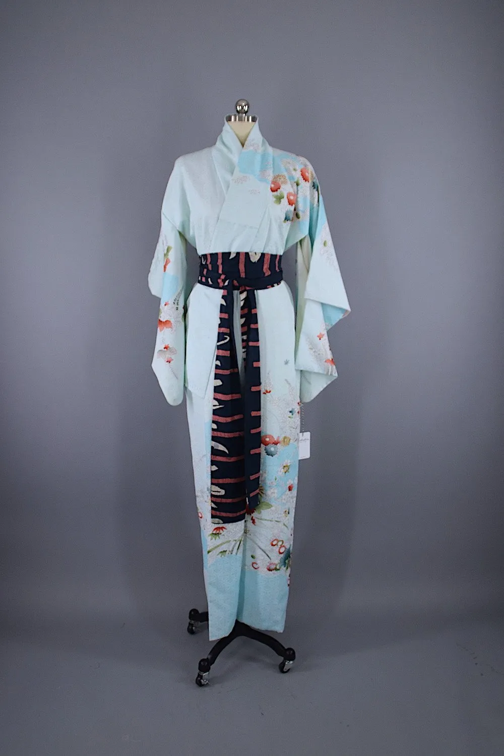 1970s Vintage Kimono Robe / Sky Blue Ombre Floral Print