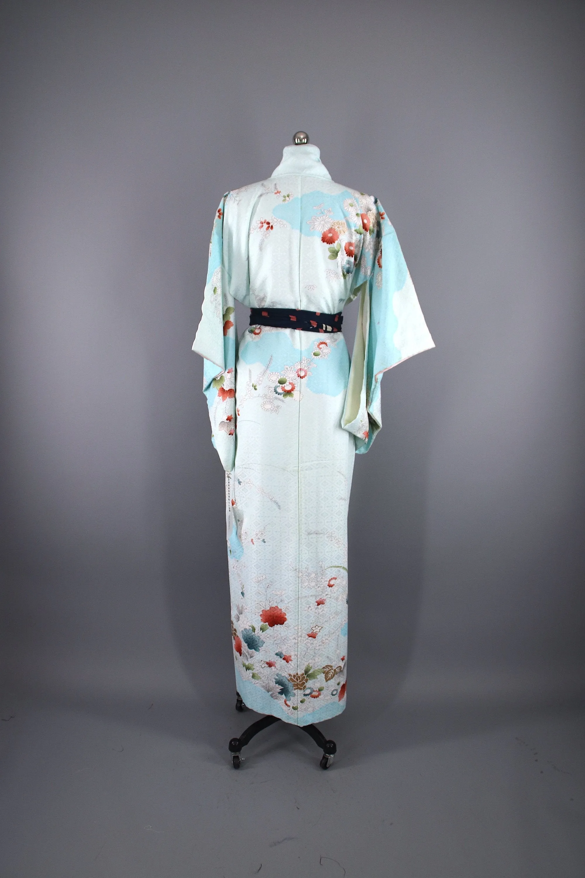 1970s Vintage Kimono Robe / Sky Blue Ombre Floral Print