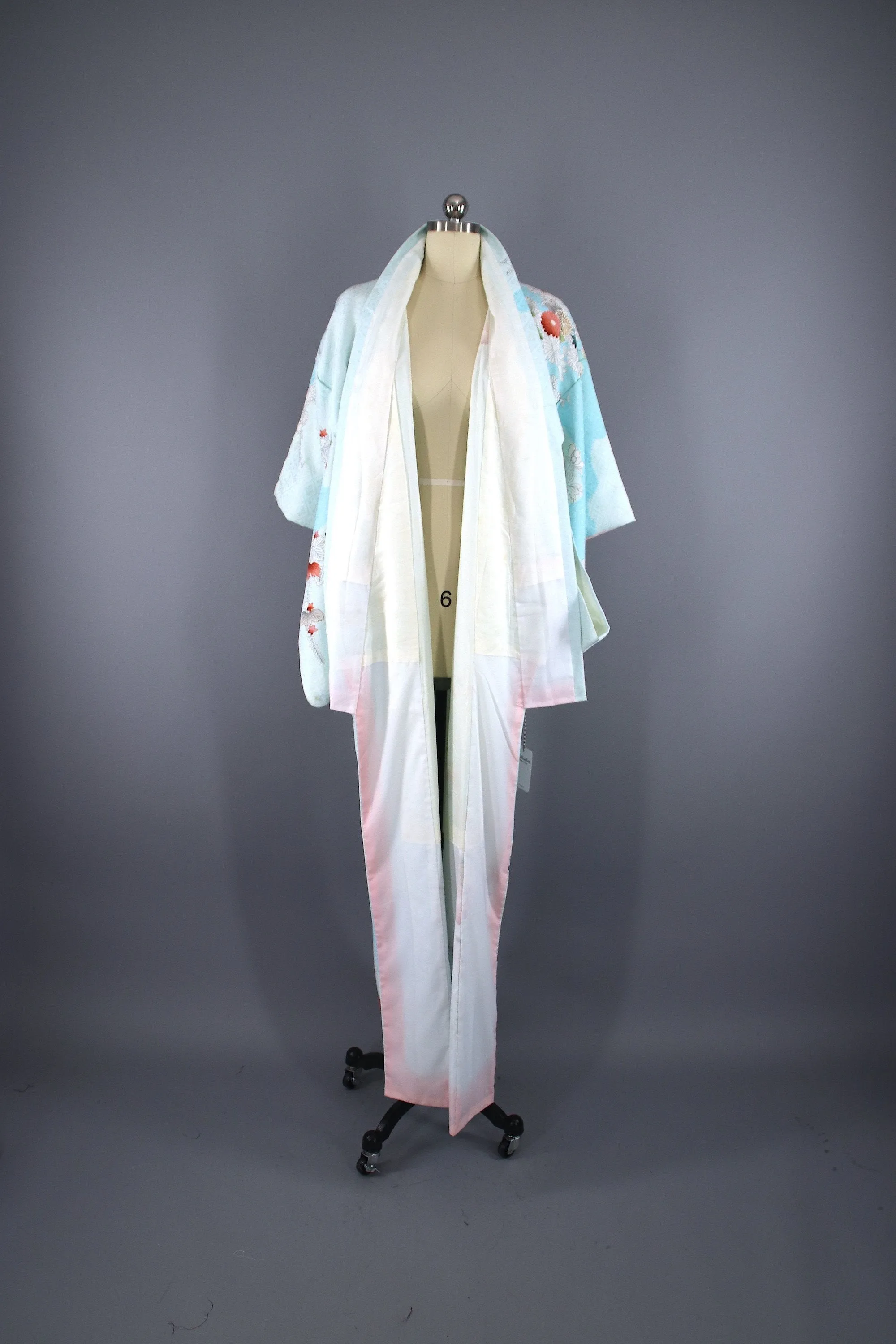 1970s Vintage Kimono Robe / Sky Blue Ombre Floral Print