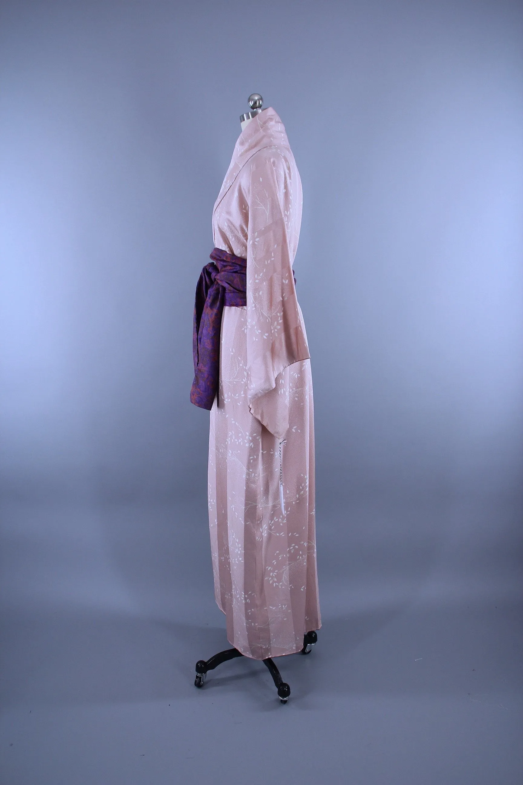 1970s Vintage Silk Kimono Robe / Blush Pink & White Leaves