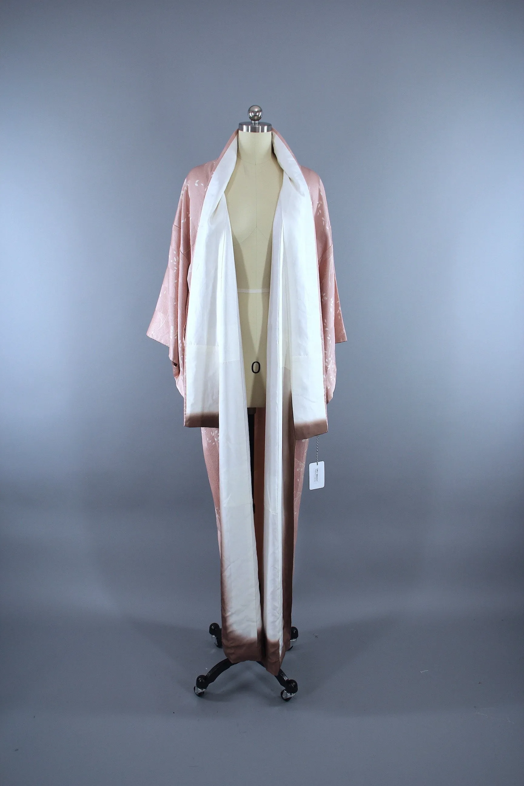 1970s Vintage Silk Kimono Robe / Blush Pink & White Leaves