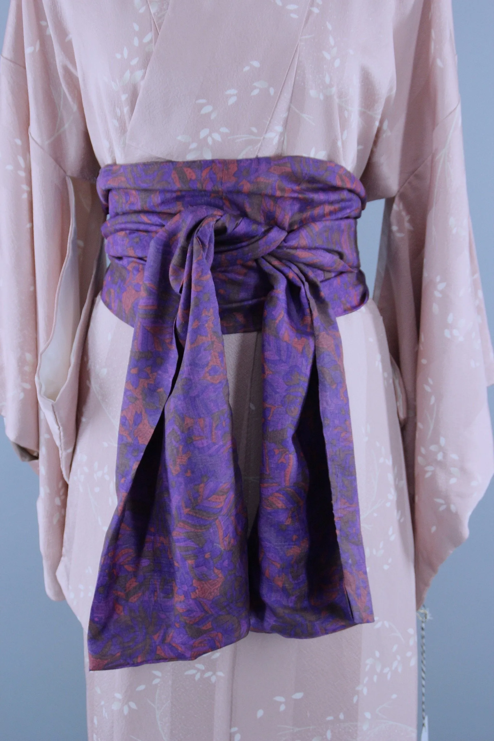 1970s Vintage Silk Kimono Robe / Blush Pink & White Leaves