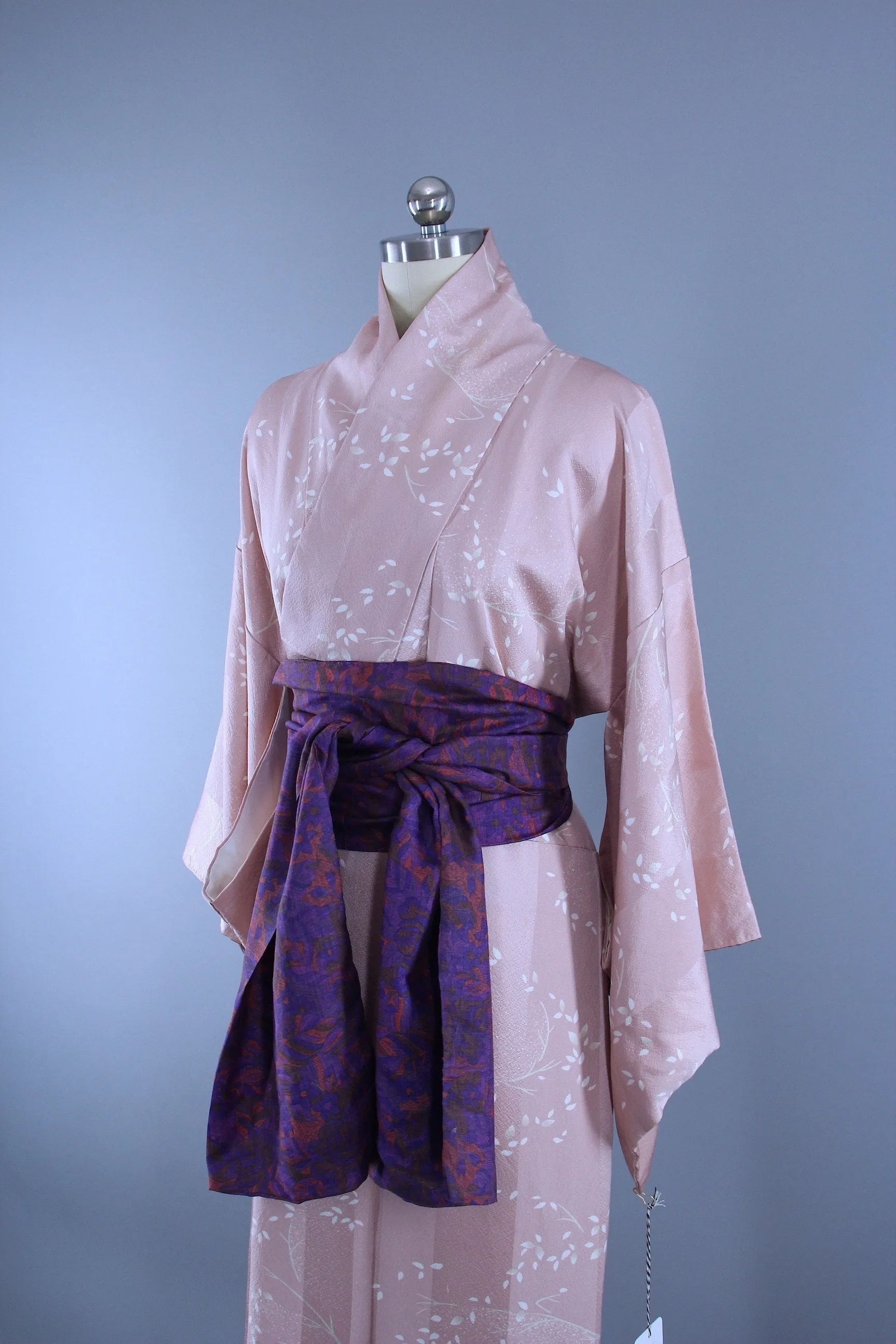 1970s Vintage Silk Kimono Robe / Blush Pink & White Leaves