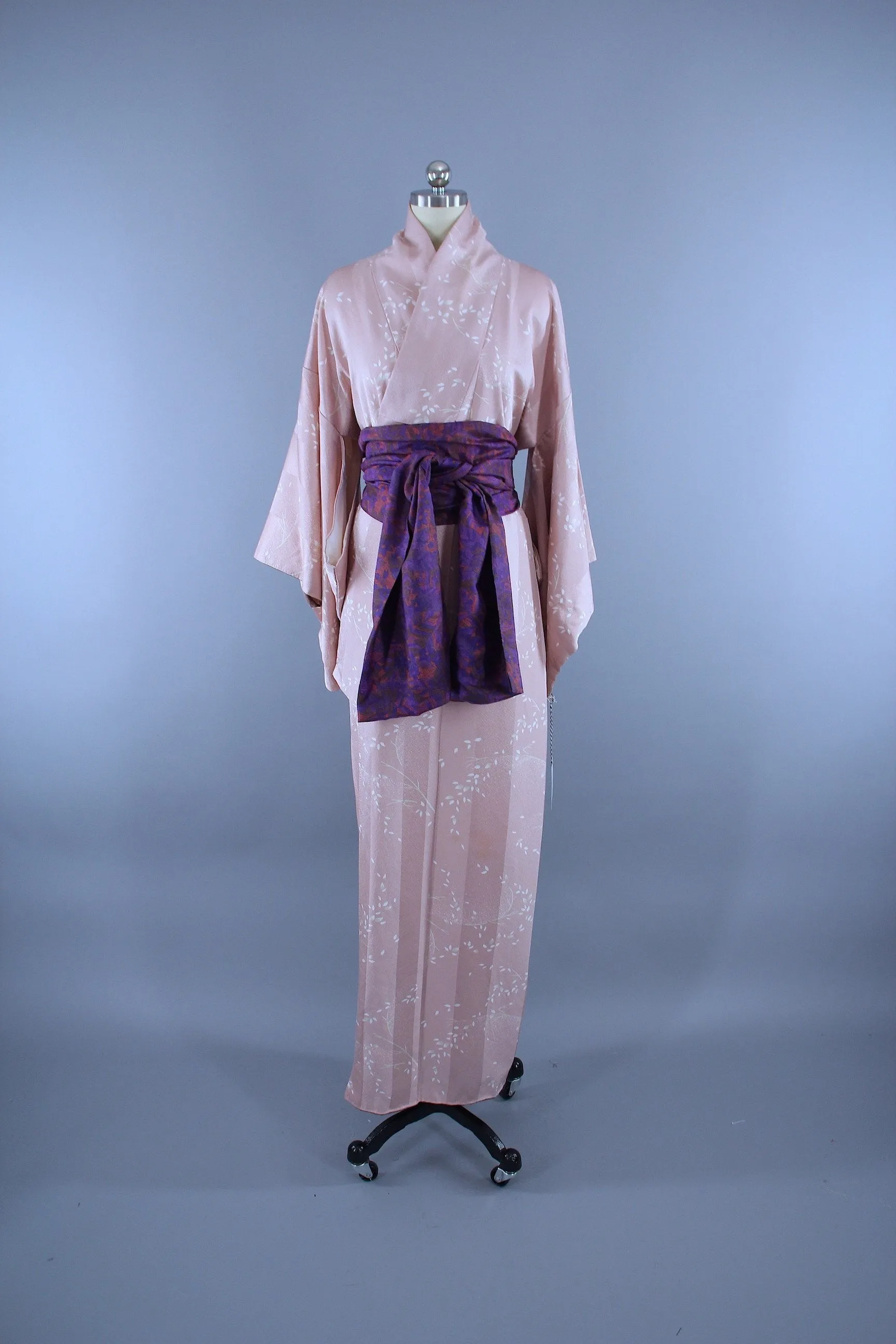 1970s Vintage Silk Kimono Robe / Blush Pink & White Leaves