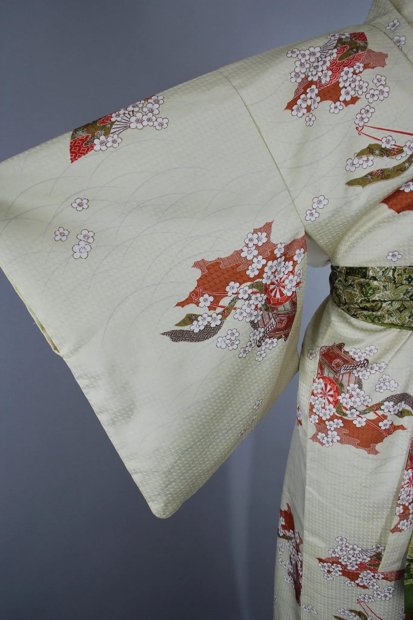 1980s Vintage Silk Kimono Robe in Pale Yellow Floral Print