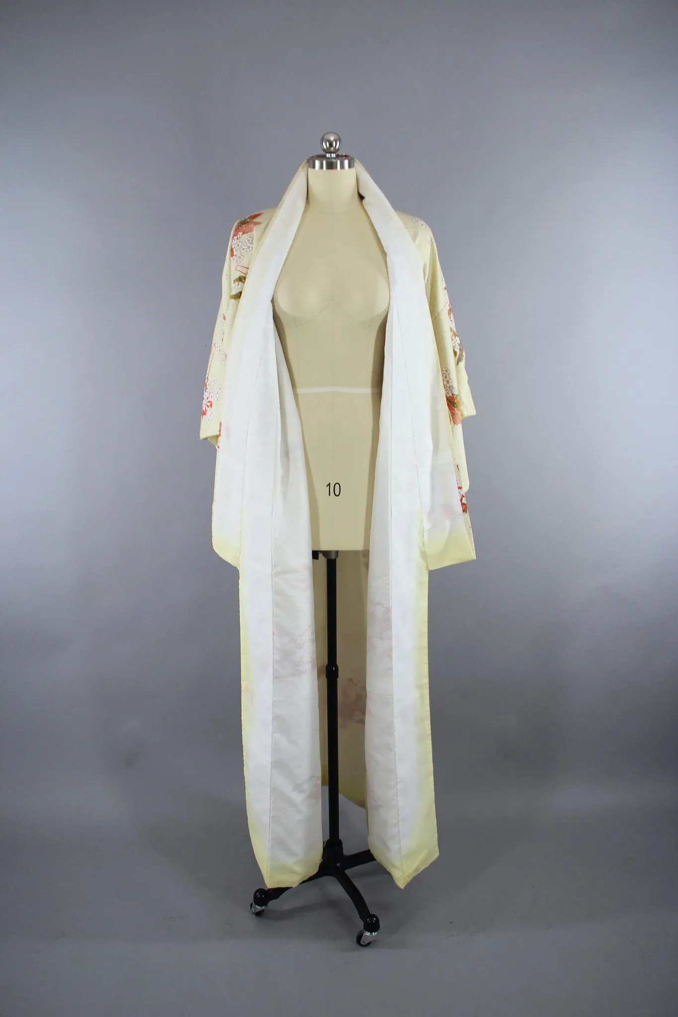1980s Vintage Silk Kimono Robe in Pale Yellow Floral Print