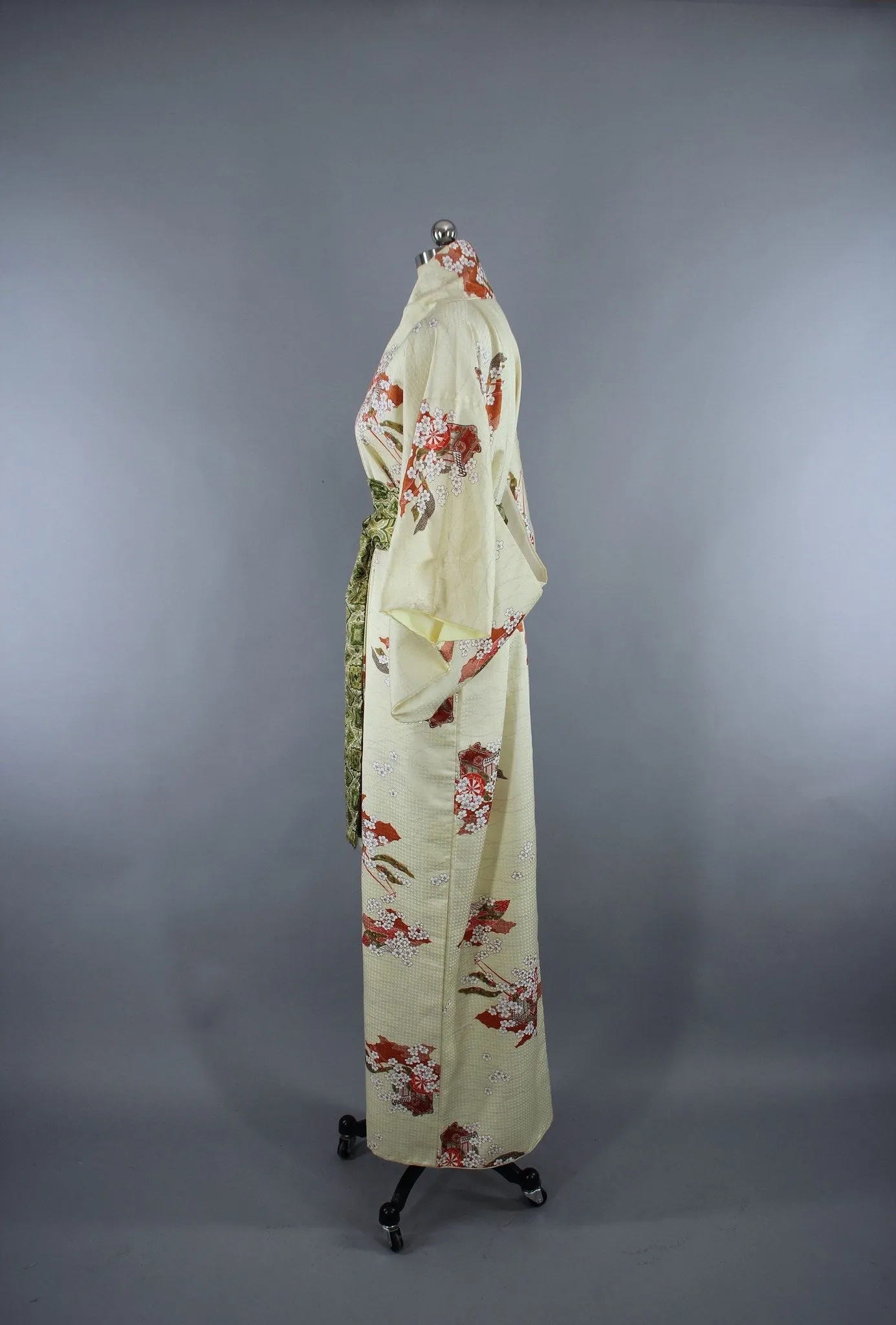 1980s Vintage Silk Kimono Robe in Pale Yellow Floral Print