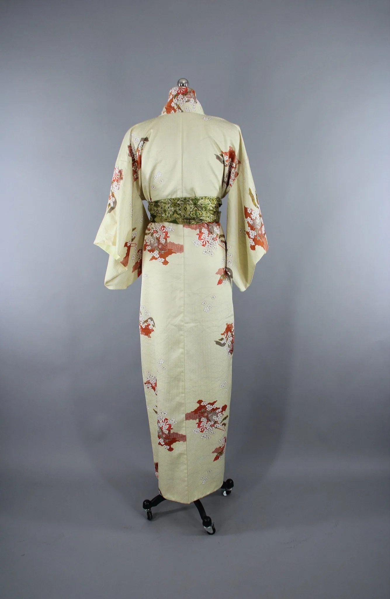 1980s Vintage Silk Kimono Robe in Pale Yellow Floral Print