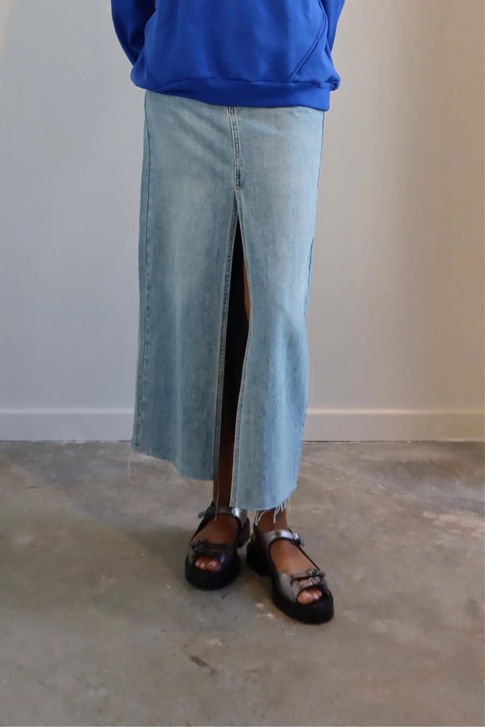 Light Wash Raw Hem Denim Skirt