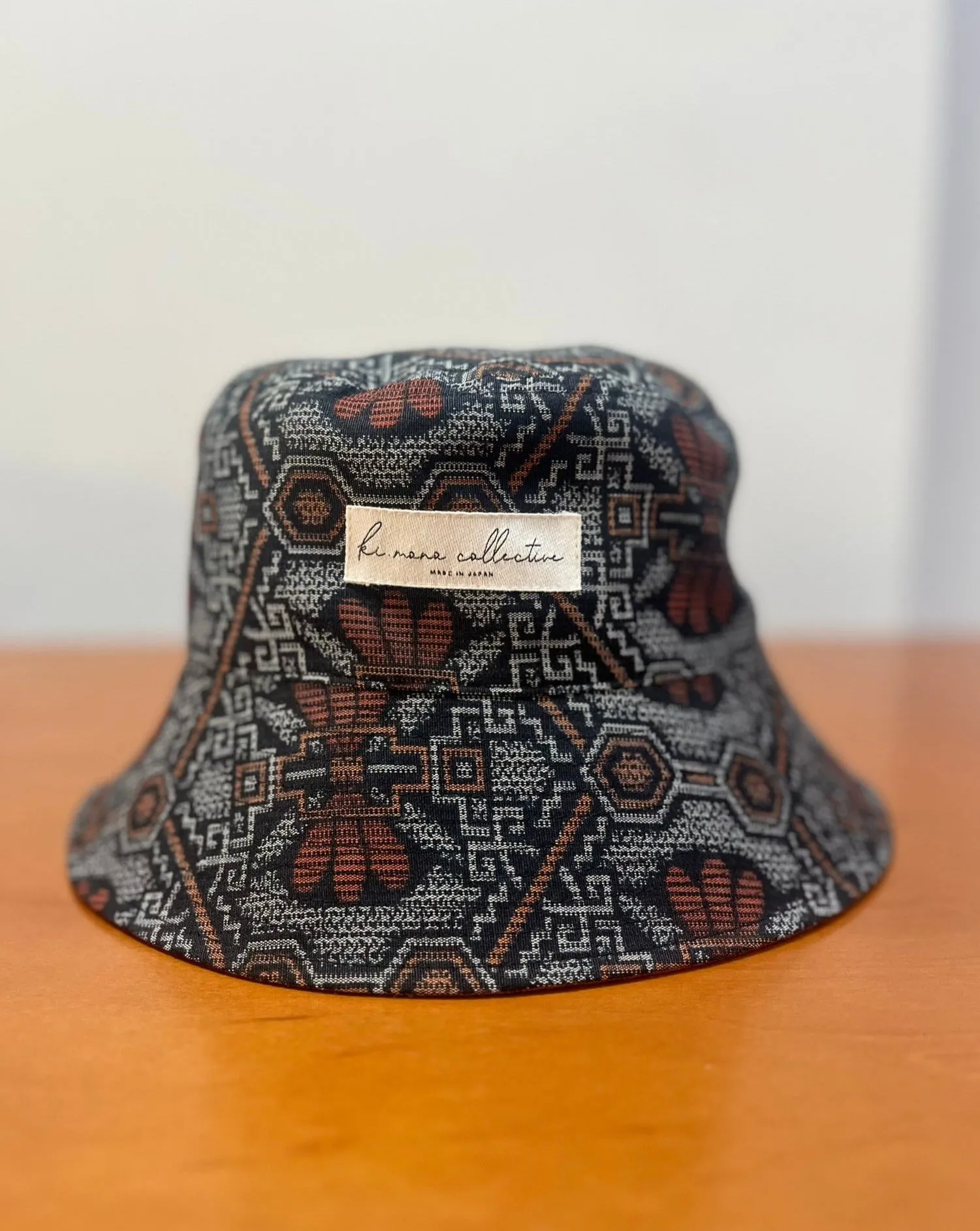 UPCYCLED KIMONO BUCKET HAT・KURO/AKA 黒/赤