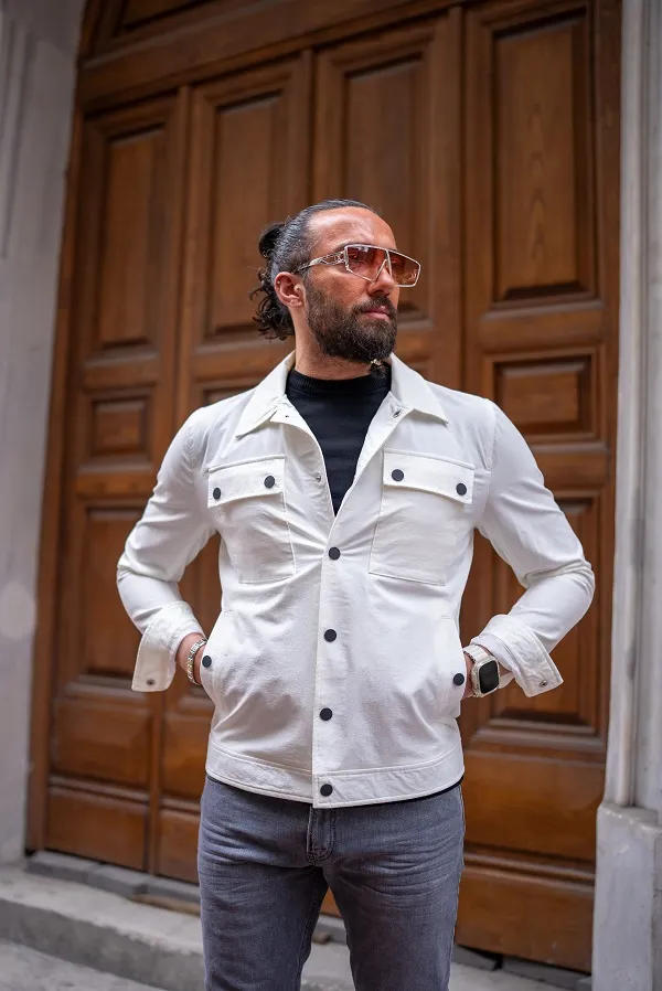 White Slim Fit Double Pocket Buttoned Coat by GentWith